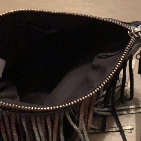AE Metallic Fringe Crossbody - Picture 5 of 5